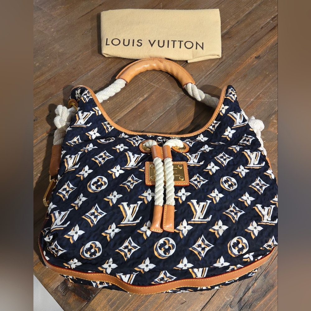 Louis Vuitton Shoulderbag Hobo Limited Ed Bulles Monogram